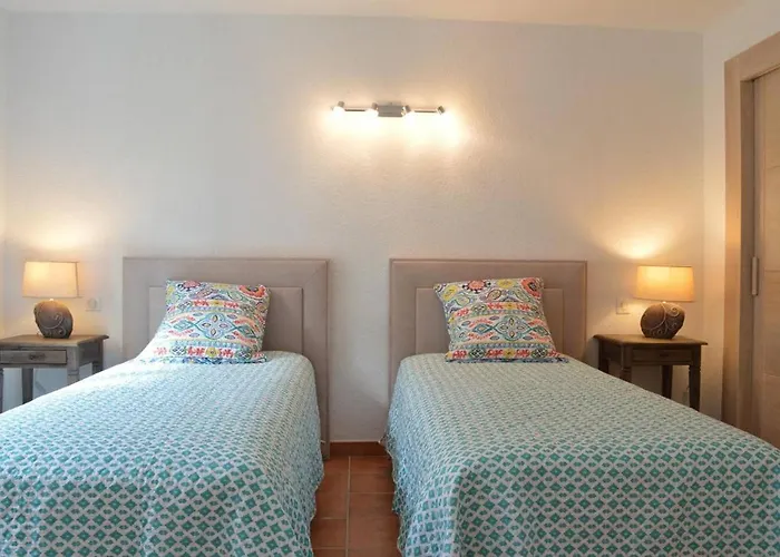 5 Pieces 8 Couchages Sur Bn000-a03 Villa *